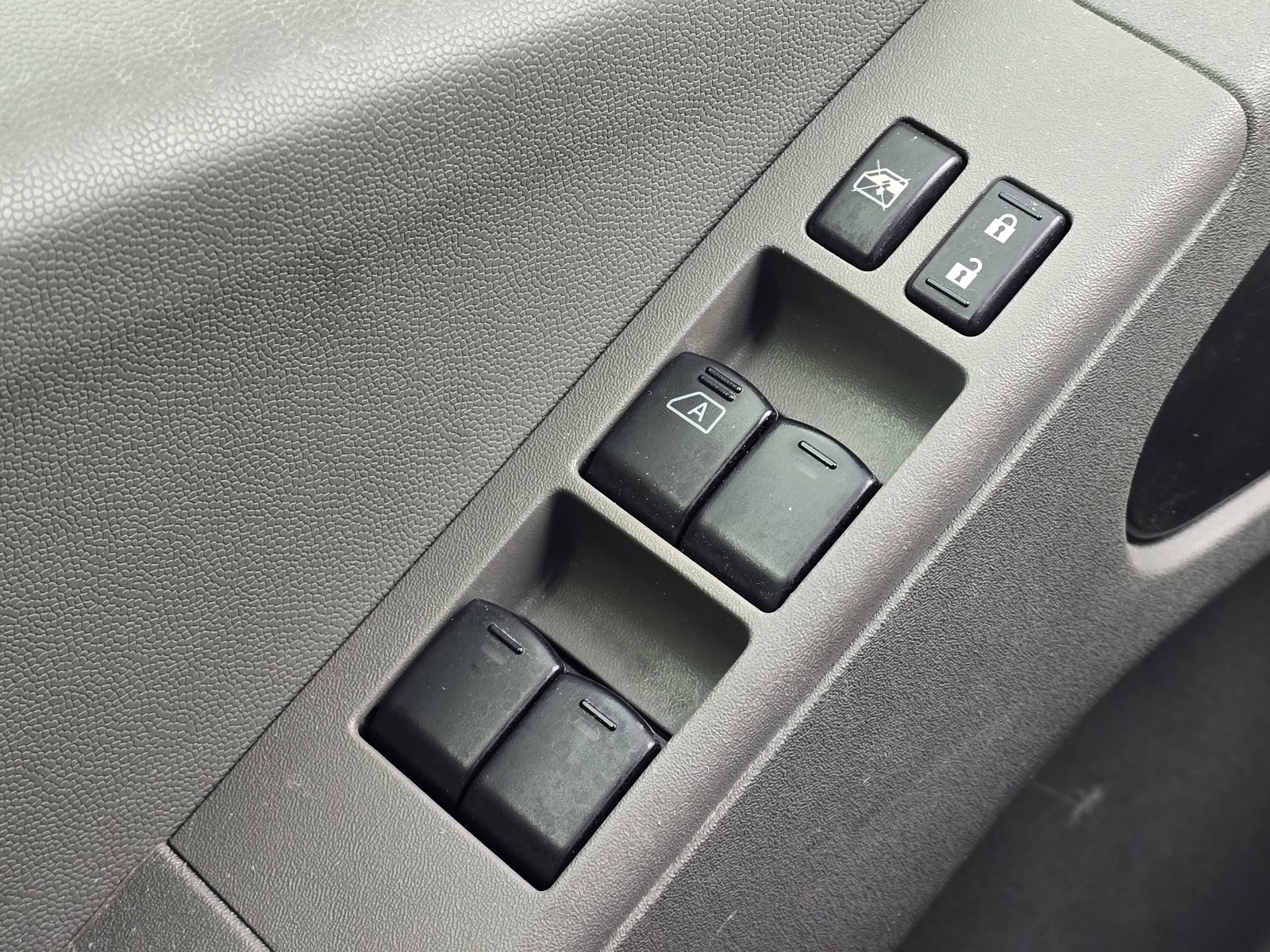 Used 2020 Nissan Frontier SV w/ Midnight Edition Floor Mats image 24