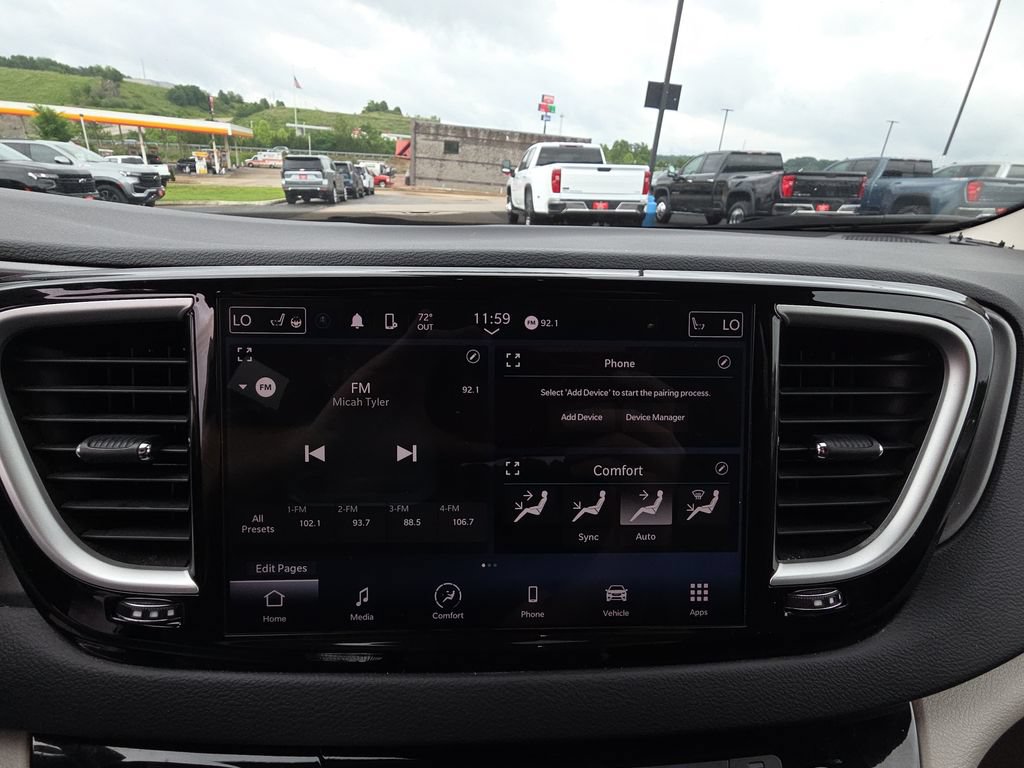 Used 2023 Chrysler Pacifica Touring-L FWD image 21