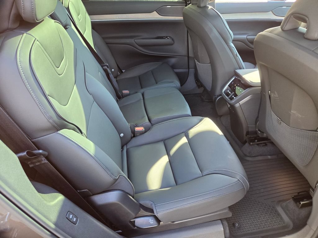 New 2025 Volvo EX90 Plus AWD/4WD image 22
