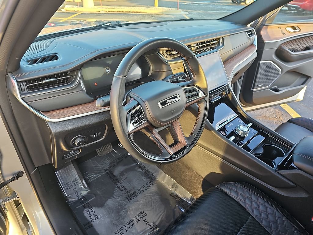 Used 2022 Jeep Grand Cherokee L Summit w/ Luxury Tech Group V image 17