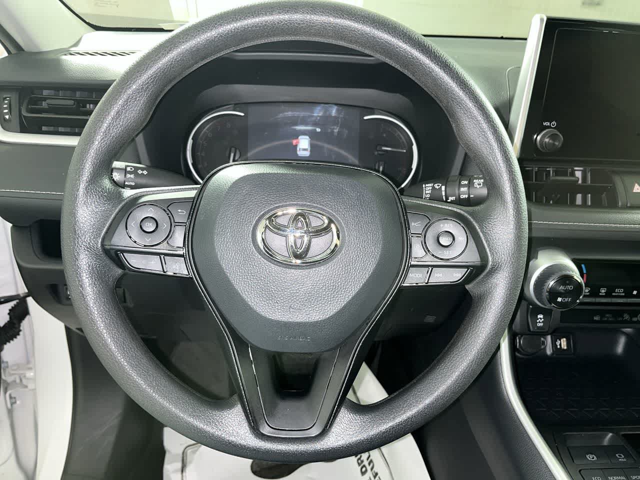 Used 2025 Toyota RAV4 XLE FWD image 16