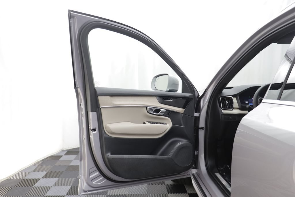 Used 2026 Volvo XC90 B6 Plus AWD/4WD image 4