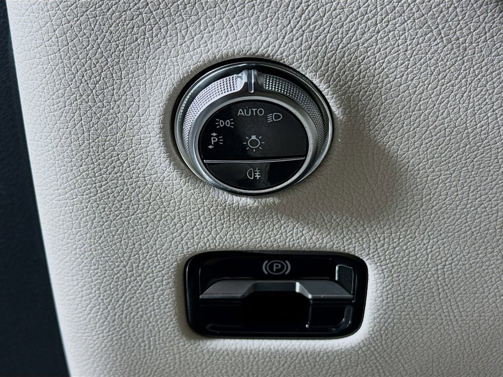 Certified 2025 Mercedes-Benz GLC 300 4MATIC image 10