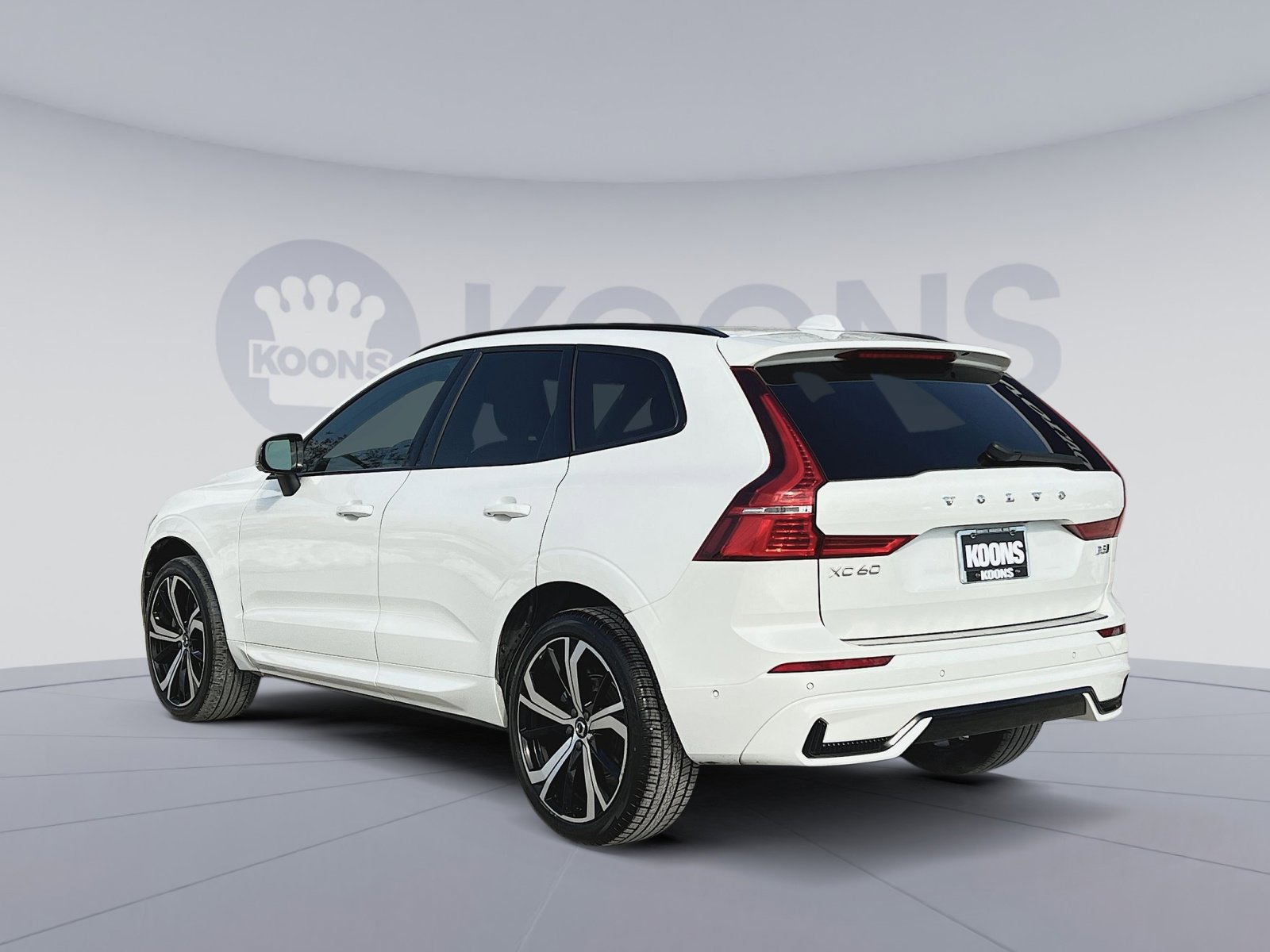 Certified 2023 Volvo XC60 B5 Ultimate w/ Protection Package Premier image 4