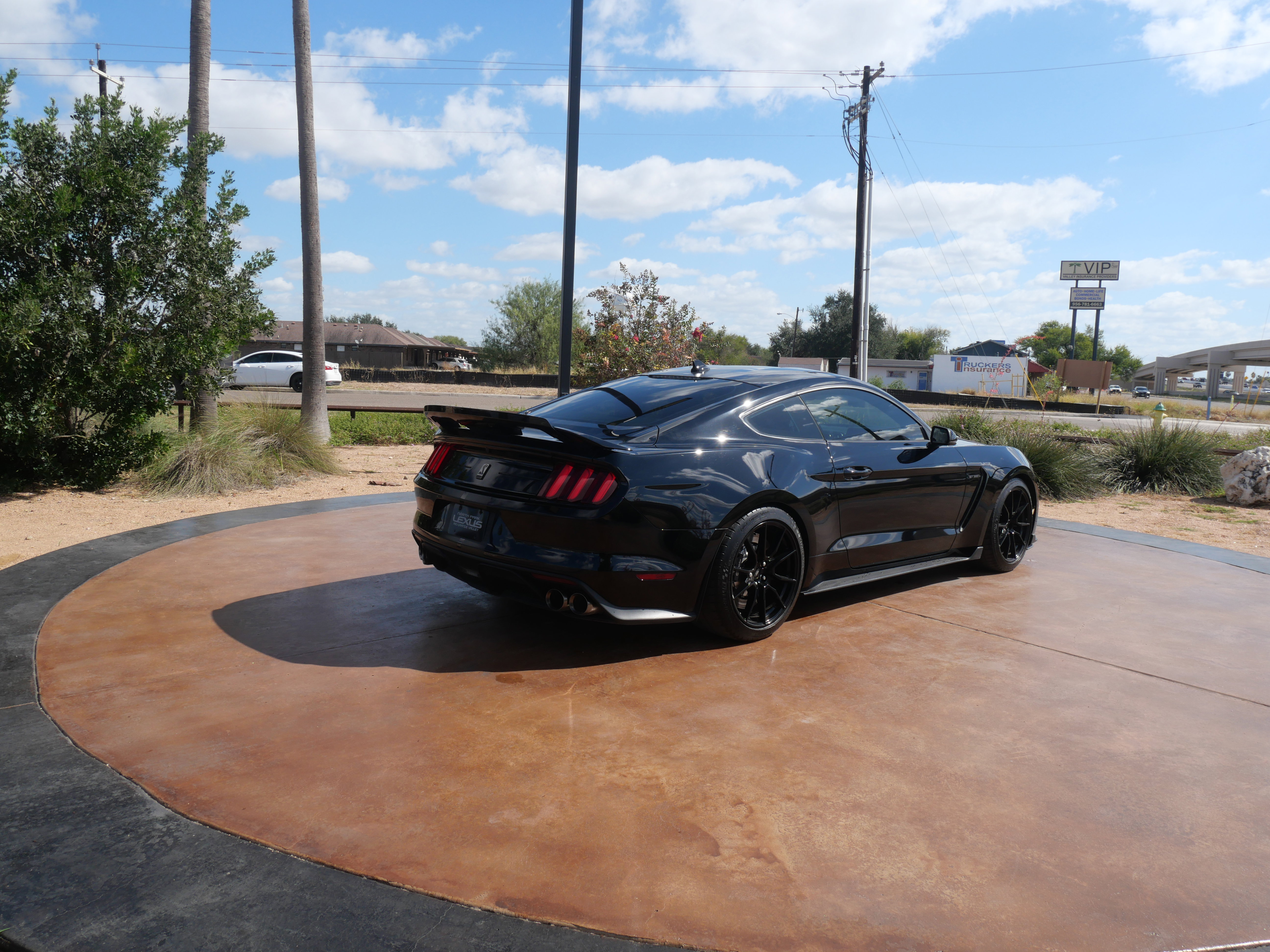 Used 2020 Ford Mustang Shelby GT350 w/ Technology Package image 2