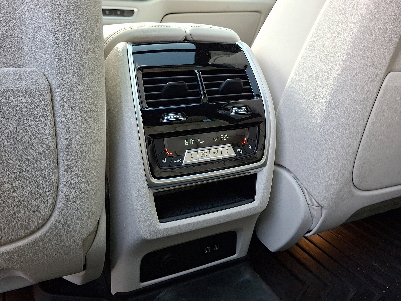 Used 2025 BMW X7 M60i AWD/4WD image 11