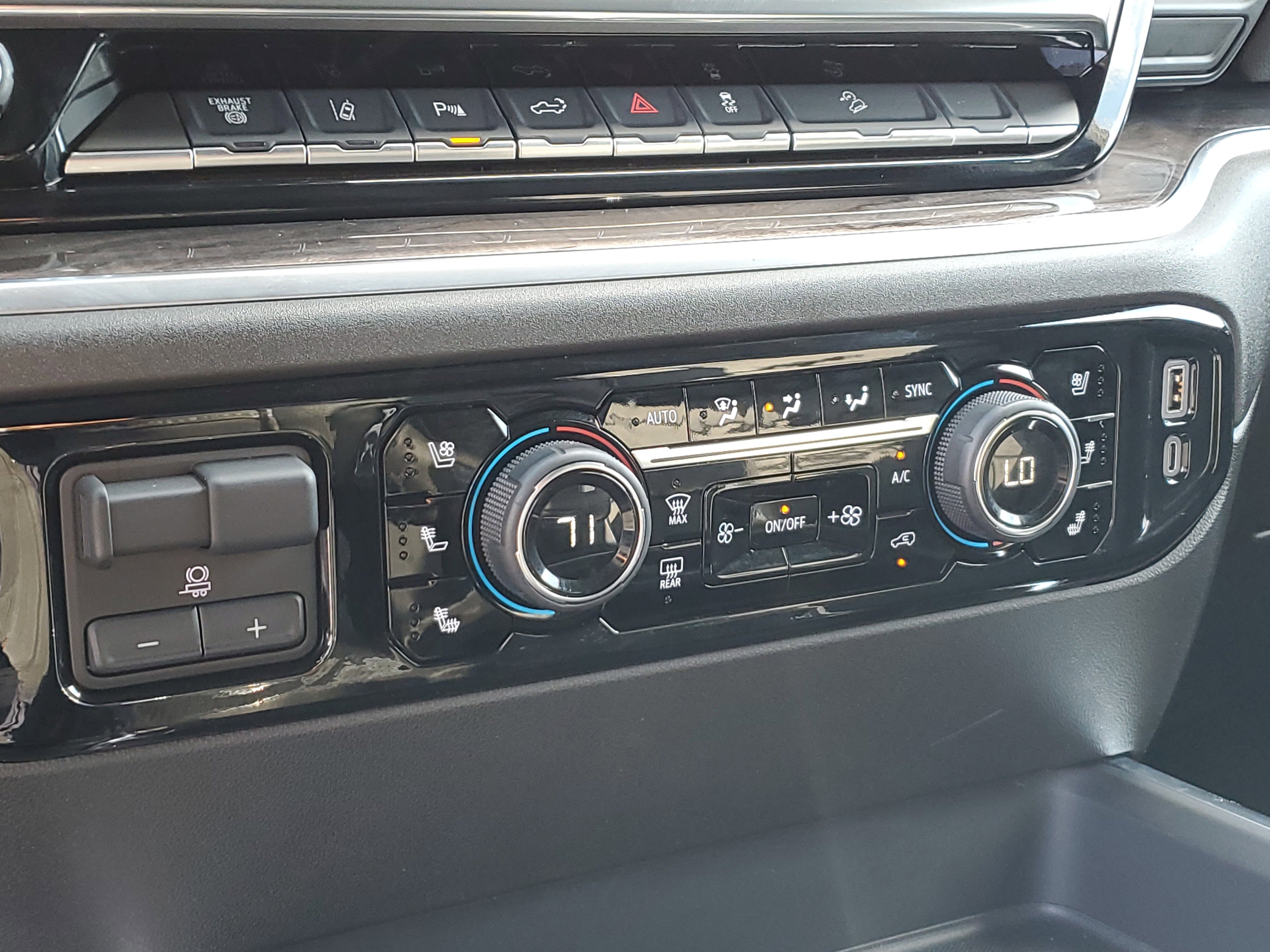 Used 2025 Chevrolet Silverado 3500 LTZ w/ LTZ Plus Package image 28