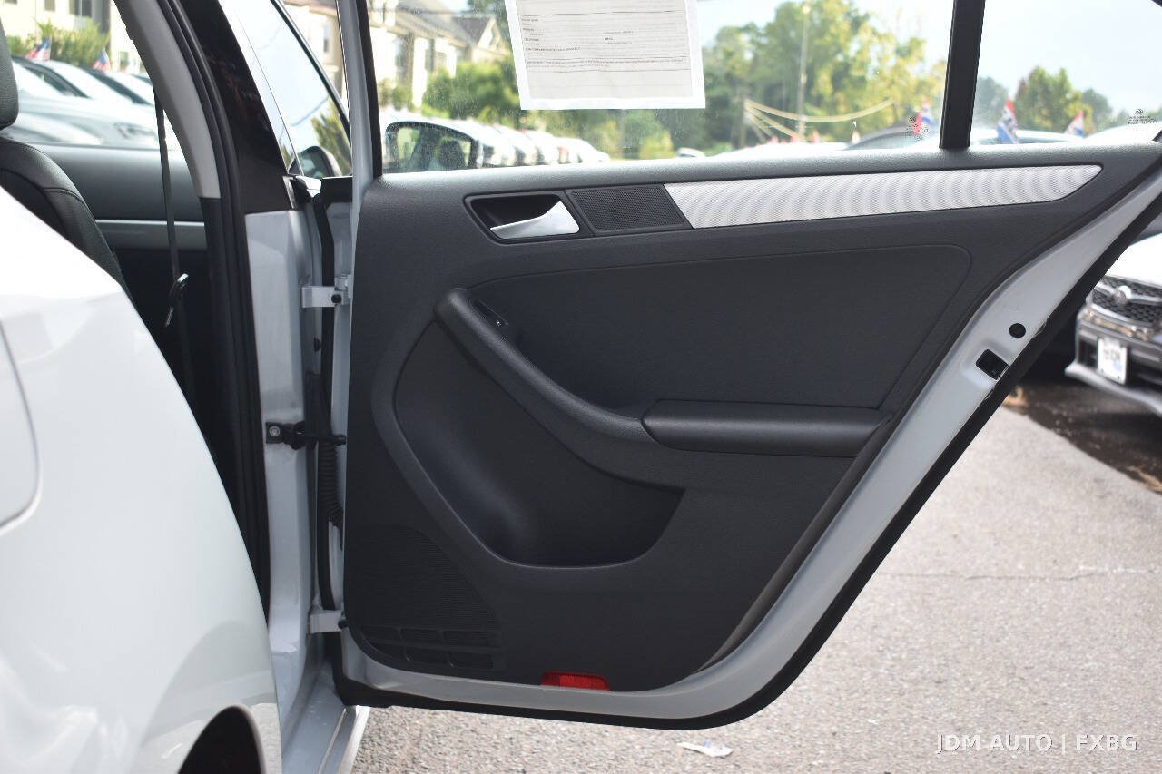Used 2017 Volkswagen Jetta SE FWD image 11