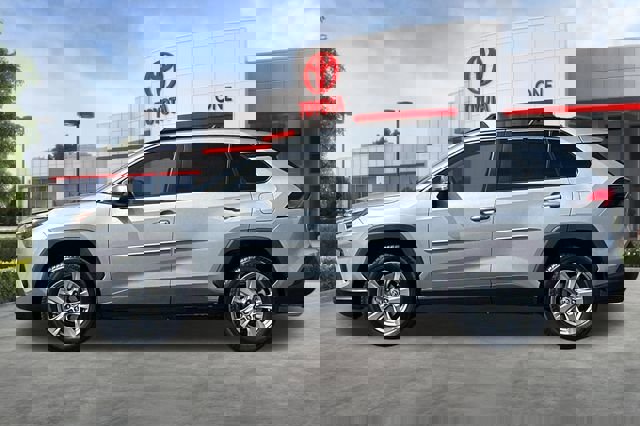 Certified 2022 Toyota RAV4 XLE w/ Convenience Package image 9