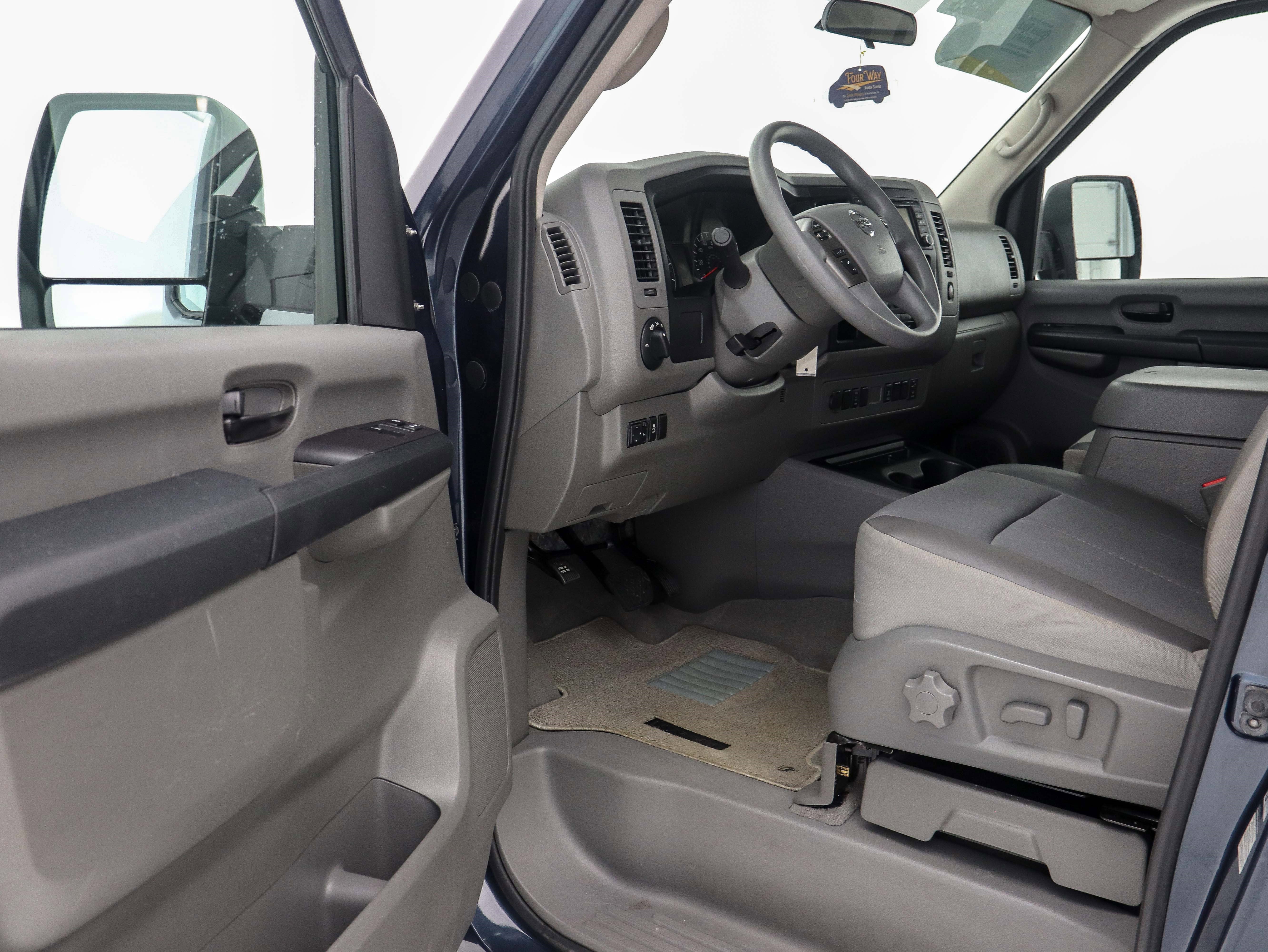 Used 2018 Nissan NV 3500 SV w/ Navigation Package image 16