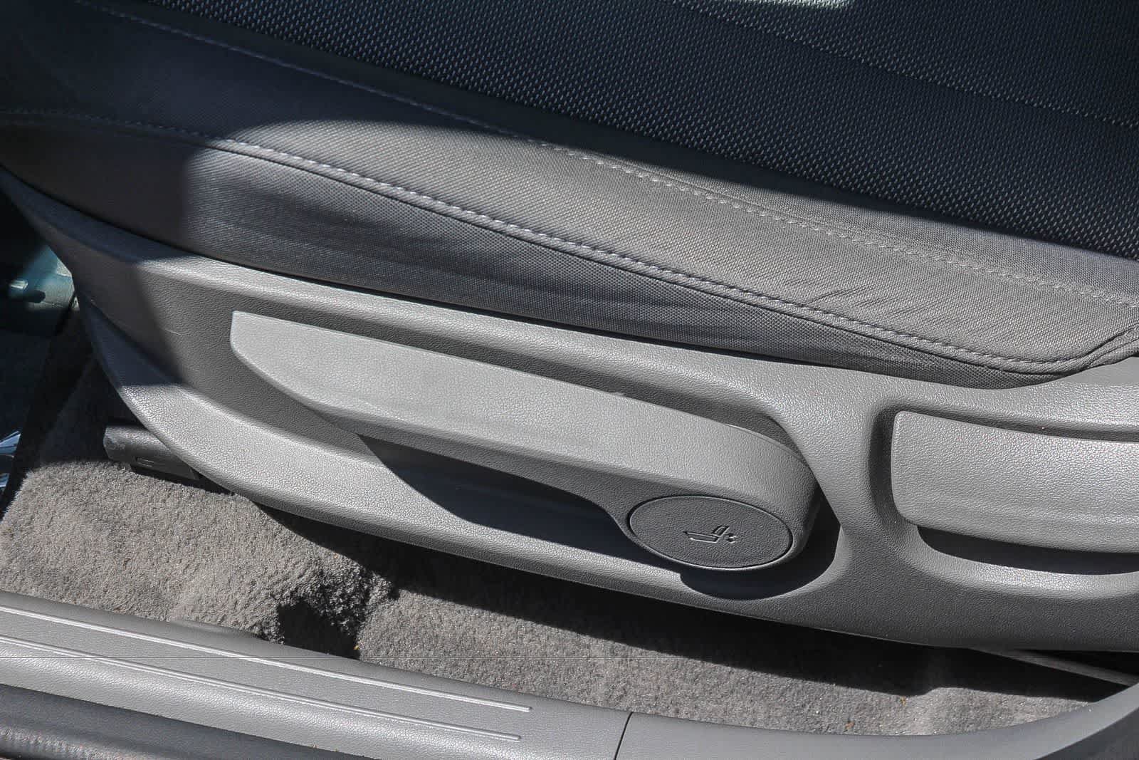 Certified 2023 Hyundai Elantra SE FWD image 27