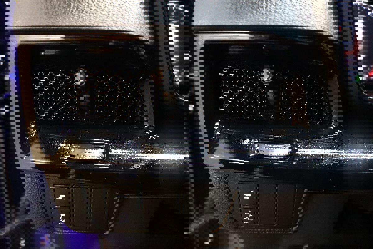 Used 2025 Honda CR-V EX-L image 34