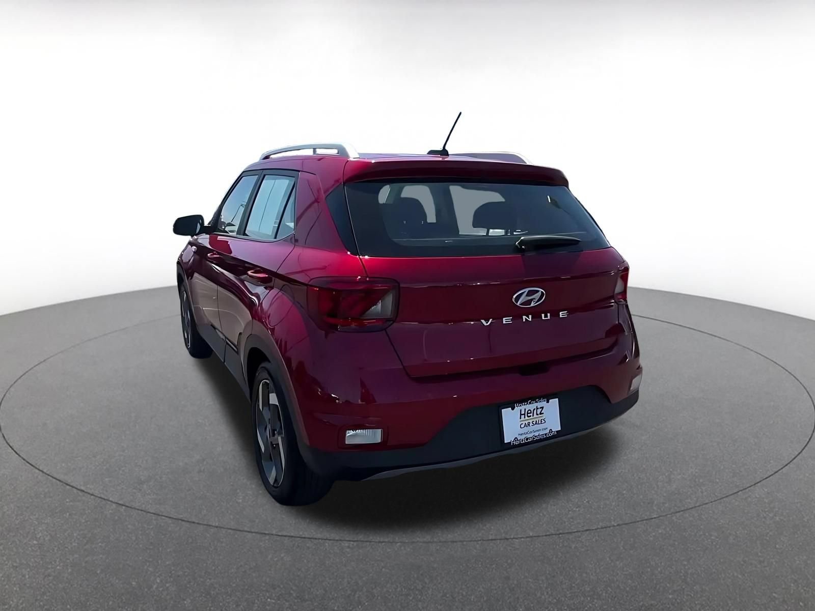 Used 2025 Hyundai Venue SEL FWD image 11