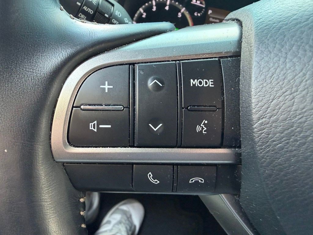 Used 2023 Lexus GX 460 Luxury w/ Sport Design Package AWD/4WD image 10