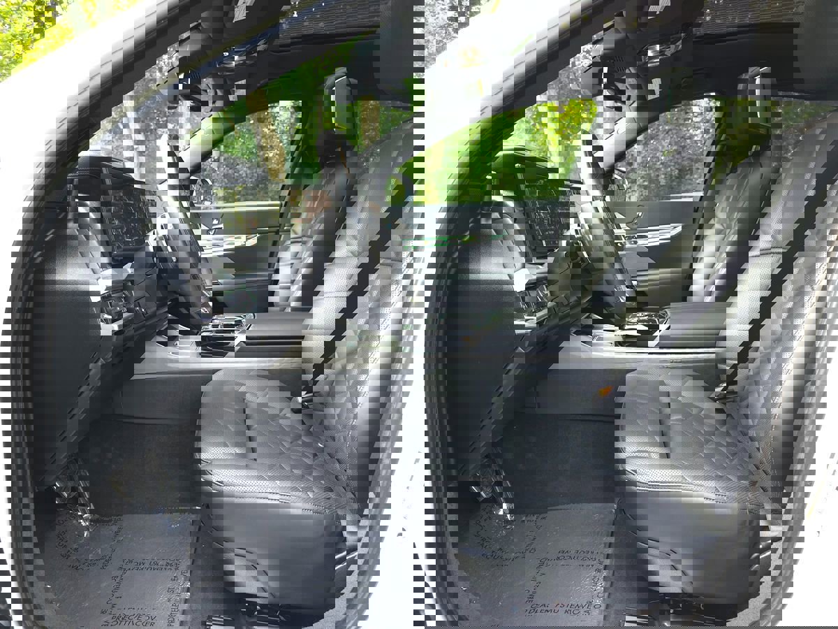 Used 2023 BMW 740i image 11