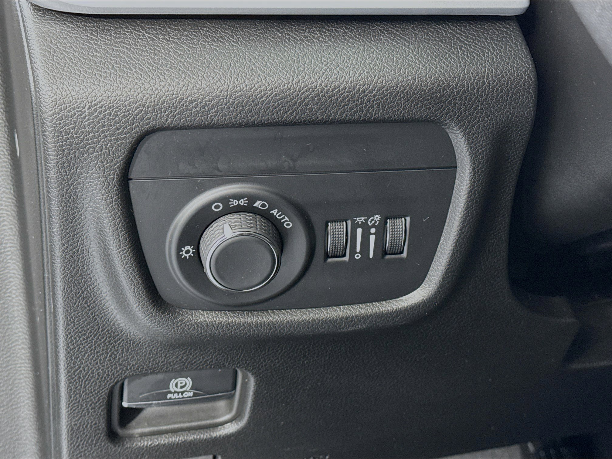 Used 2024 Jeep Grand Cherokee Altitude AWD/4WD image 10