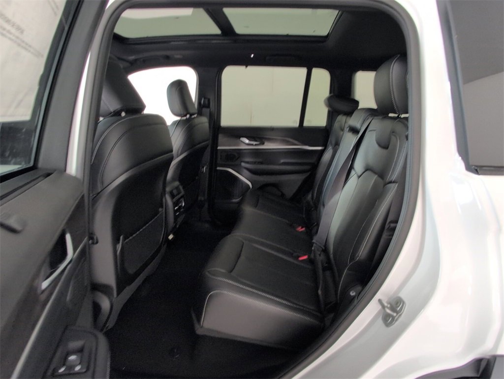 New 2025 Jeep Grand Cherokee Limited w/ Luxury Tech Group II image 7