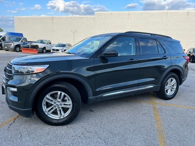 Used 2022 Ford Explorer XLT w/ Equipment Group 202A AWD/4WD image 2