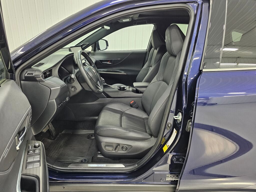 Used 2024 Toyota Venza Limited AWD/4WD image 11