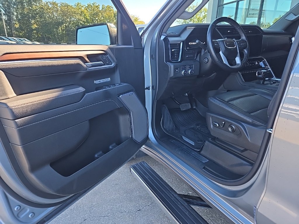 Used 2025 GMC Sierra 1500 Denali AWD/4WD image 8