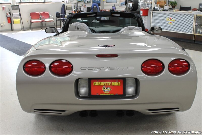 Used 2000 Chevrolet Corvette Convertible w/ Performance Handling Pkg RWD image 31