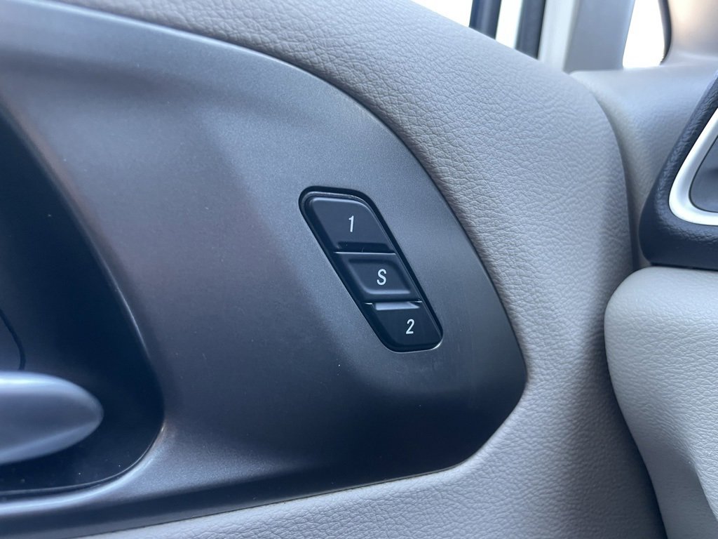 Used 2024 Chrysler Pacifica Touring-L image 25