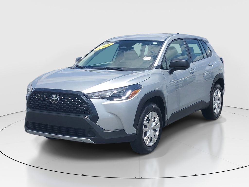 Used 2025 Toyota Corolla Cross L FWD image 3