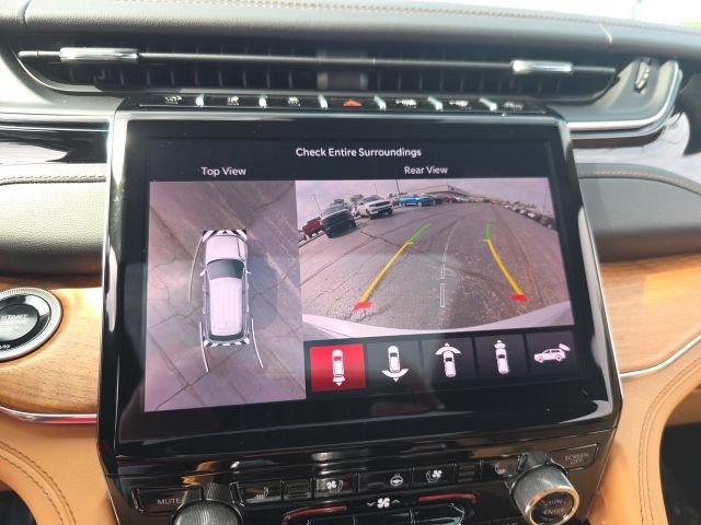 Used 2025 Jeep Grand Cherokee Summit AWD/4WD image 27