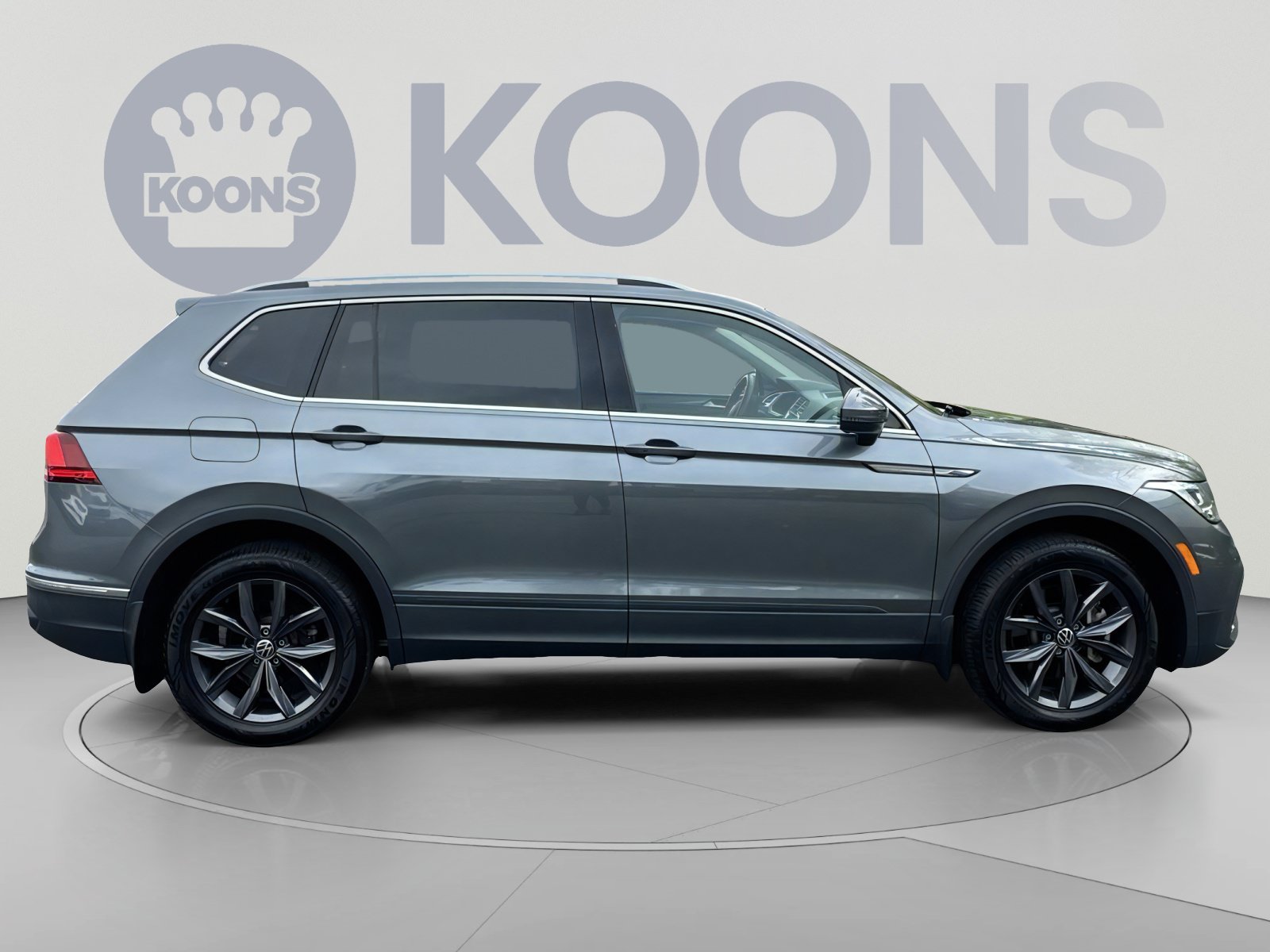 Used 2023 Volkswagen Tiguan SE w/ Panoramic Sunroof Package AWD/4WD image 12