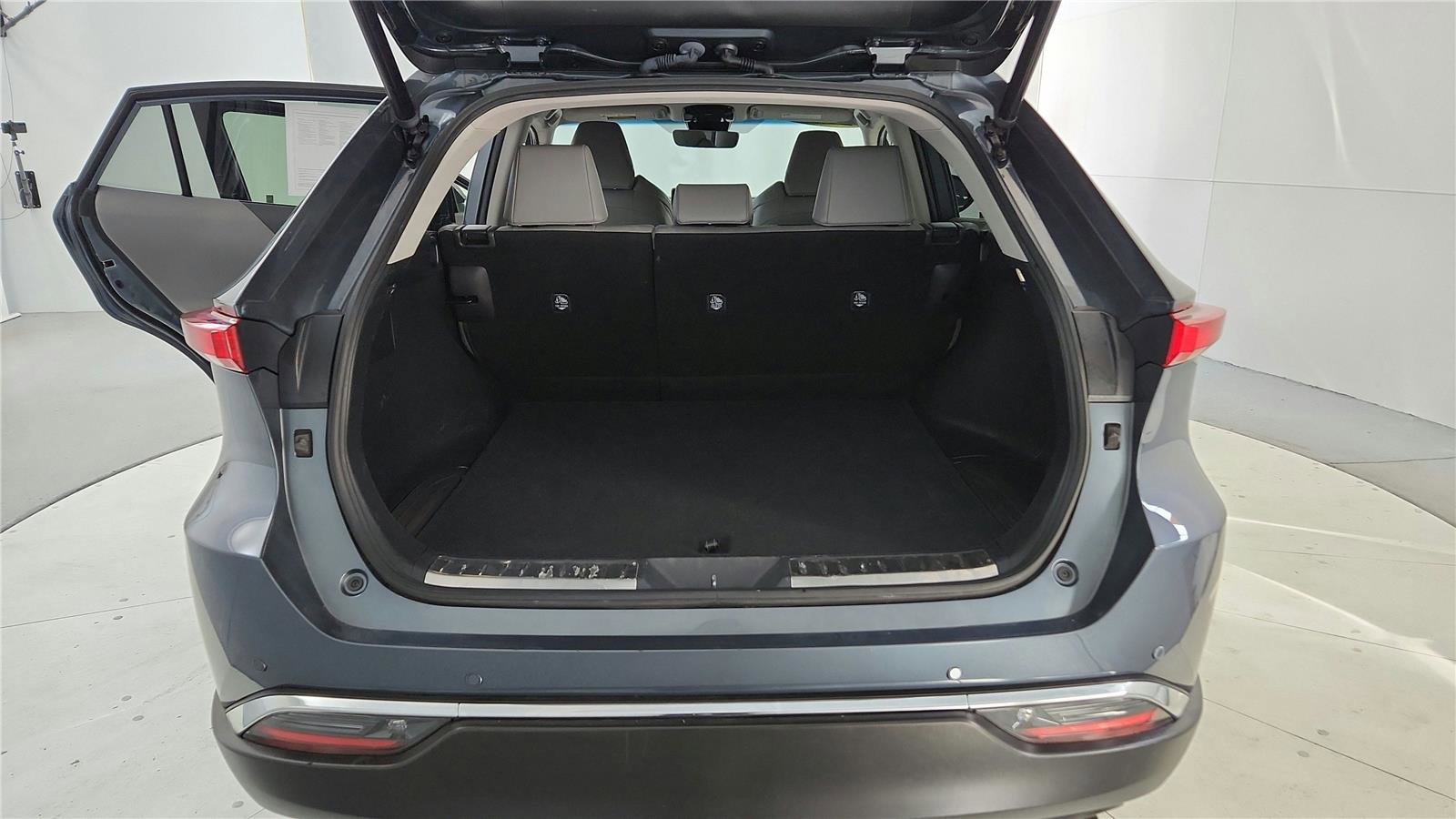 Certified 2022 Toyota Venza XLE image 20