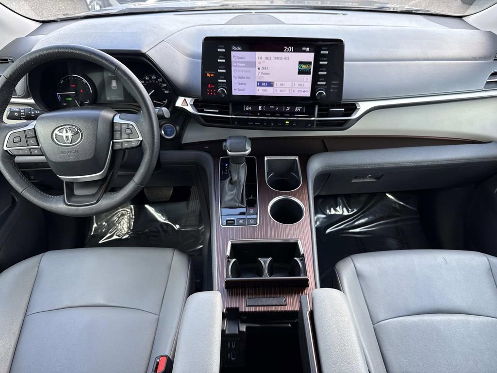 Used 2023 Toyota Sienna XLE image 19