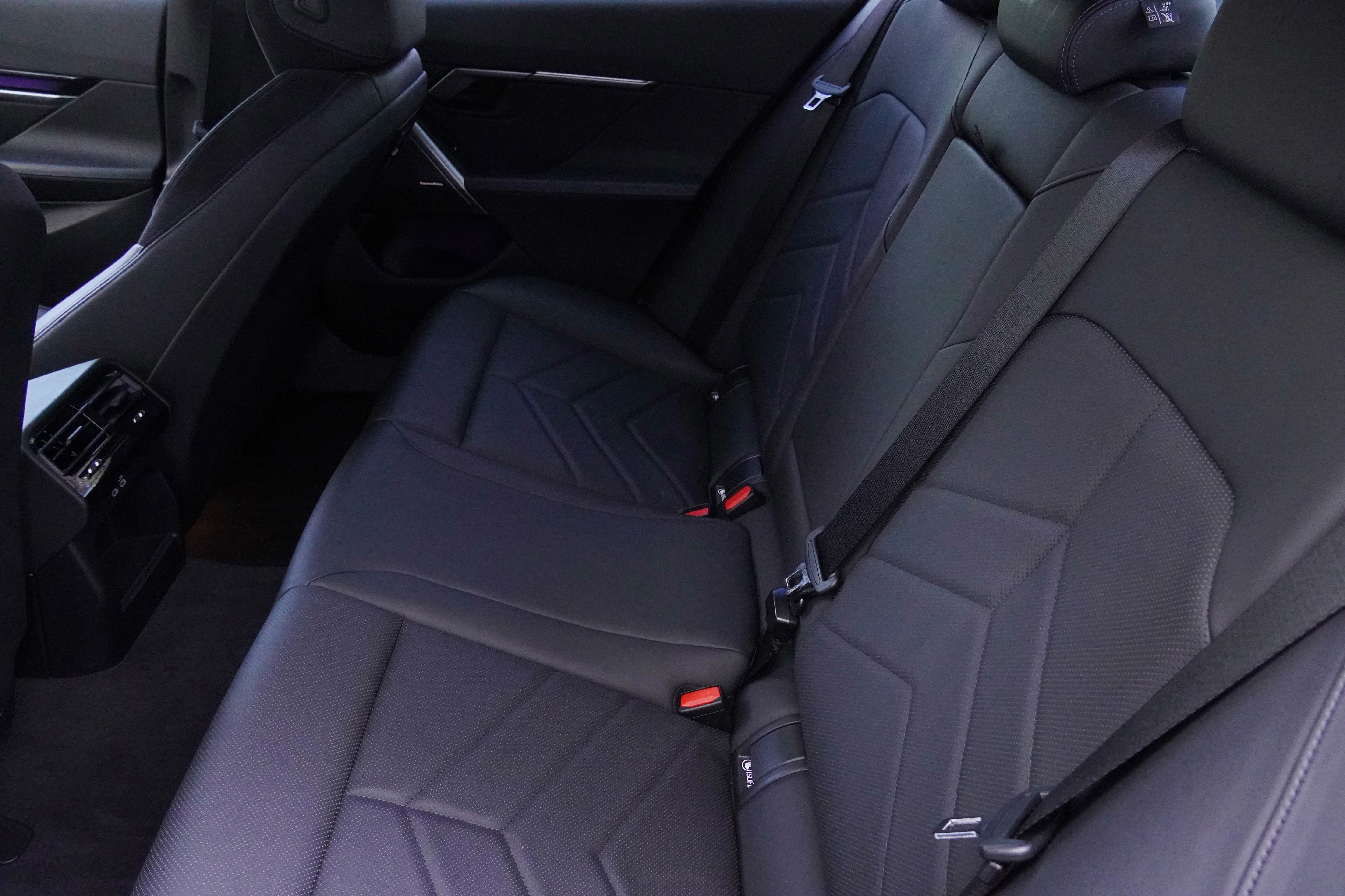 Used 2024 BMW i5 eDrive40i w/ M Sport Package RWD image 36