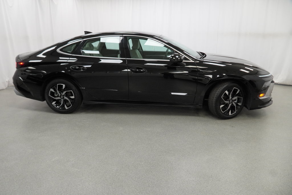 Used 2025 Hyundai Sonata SEL FWD image 16