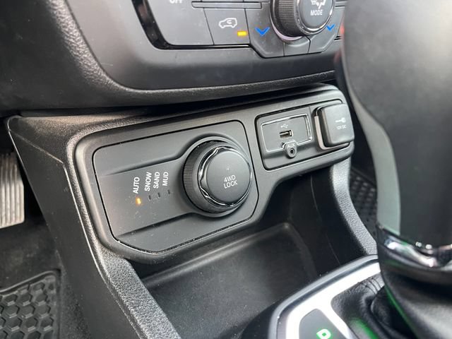 Used 2018 Jeep Renegade Altitude AWD/4WD image 23