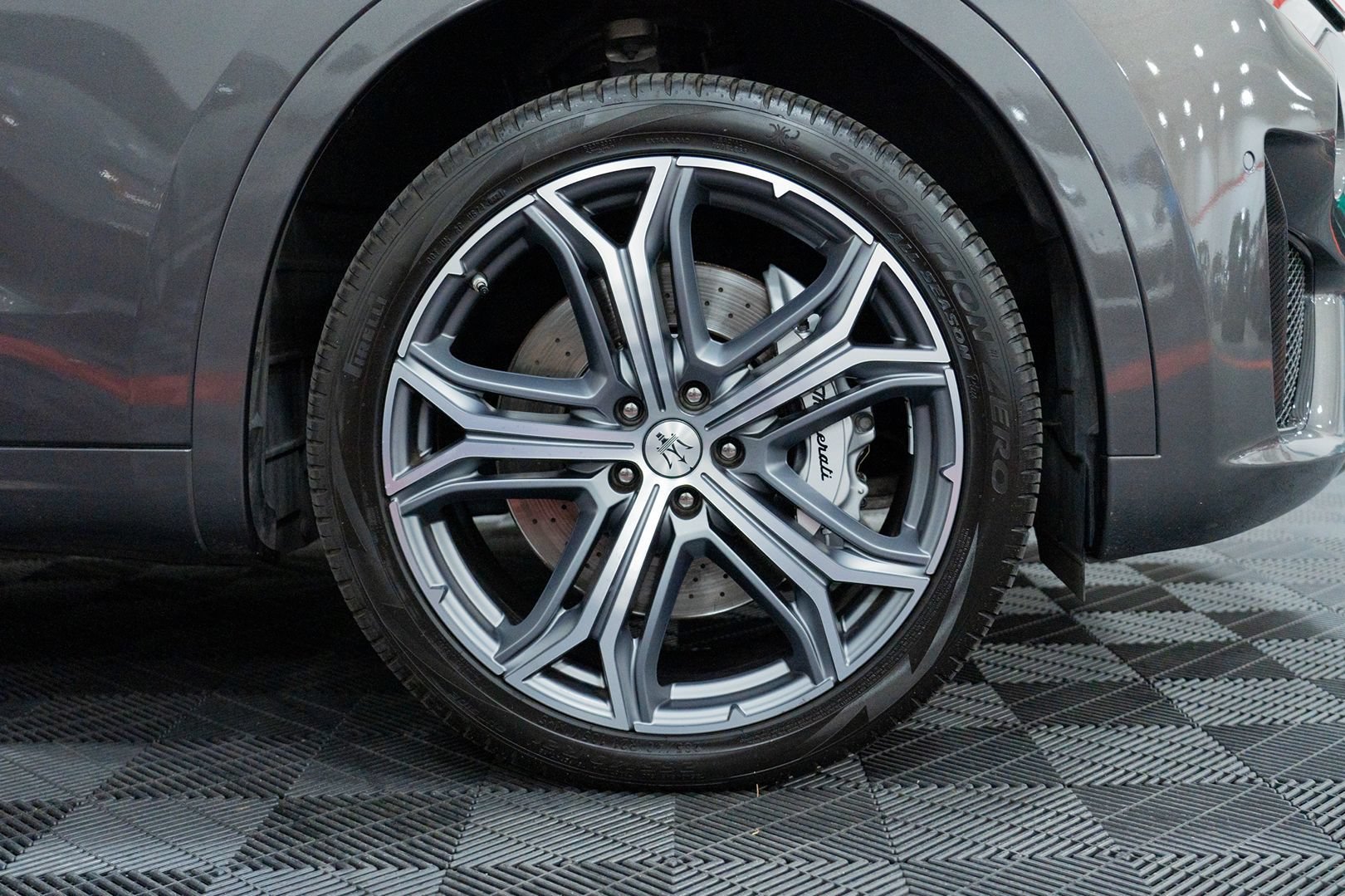 Used 2021 Maserati Levante Trofeo AWD/4WD image 15