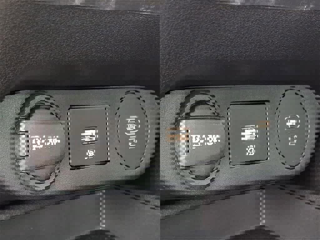 Used 2025 Hyundai Elantra Limited image 20