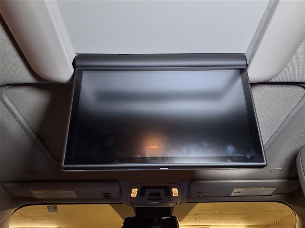 Used 2025 Toyota Sienna XLE image 15