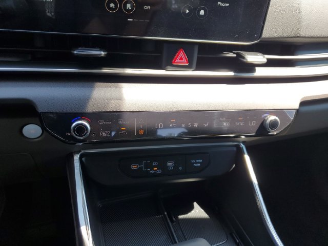 New 2026 Kia Carnival EX FWD image 32