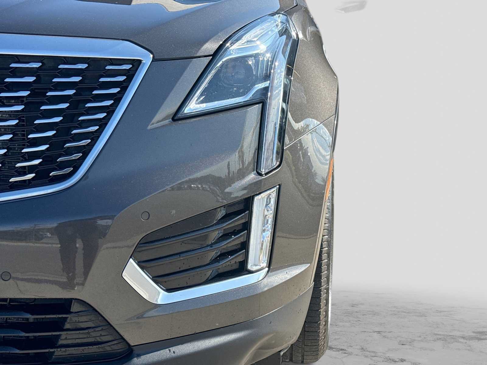 Used 2020 Cadillac XT5 Premium Luxury w/ LPO, Floor Liner Package AWD/4WD image 9