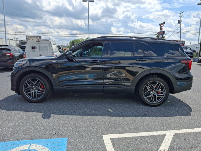 Used 2025 Ford Explorer ST-Line w/ Premium Package AWD/4WD image 4