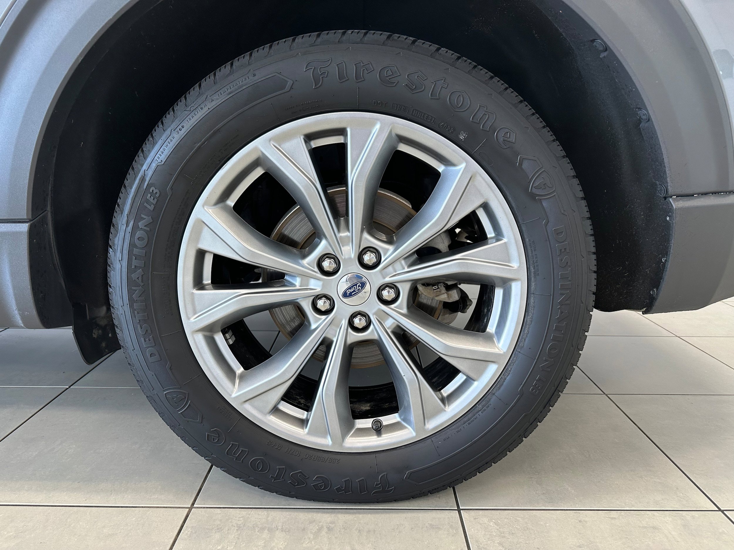 Used 2021 Ford Explorer Limited w/ Equipment Group 301A AWD/4WD image 8