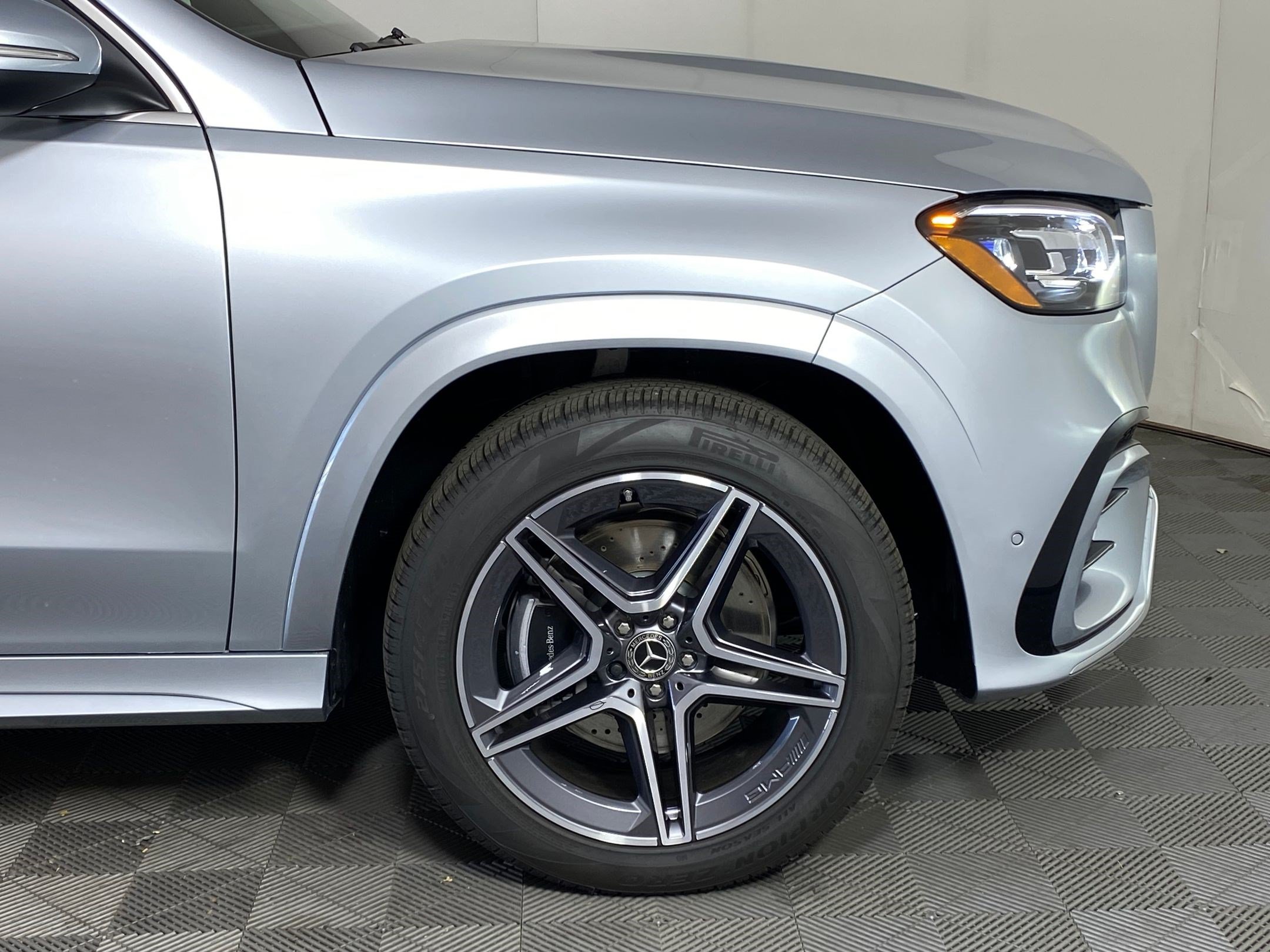 Used 2025 Mercedes-Benz GLS 450 4MATIC image 10