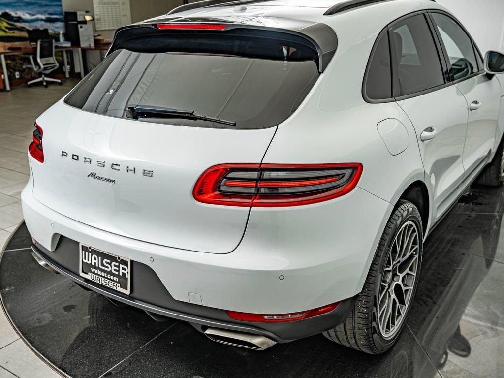 Used 2018 Porsche Macan AWD/4WD image 19