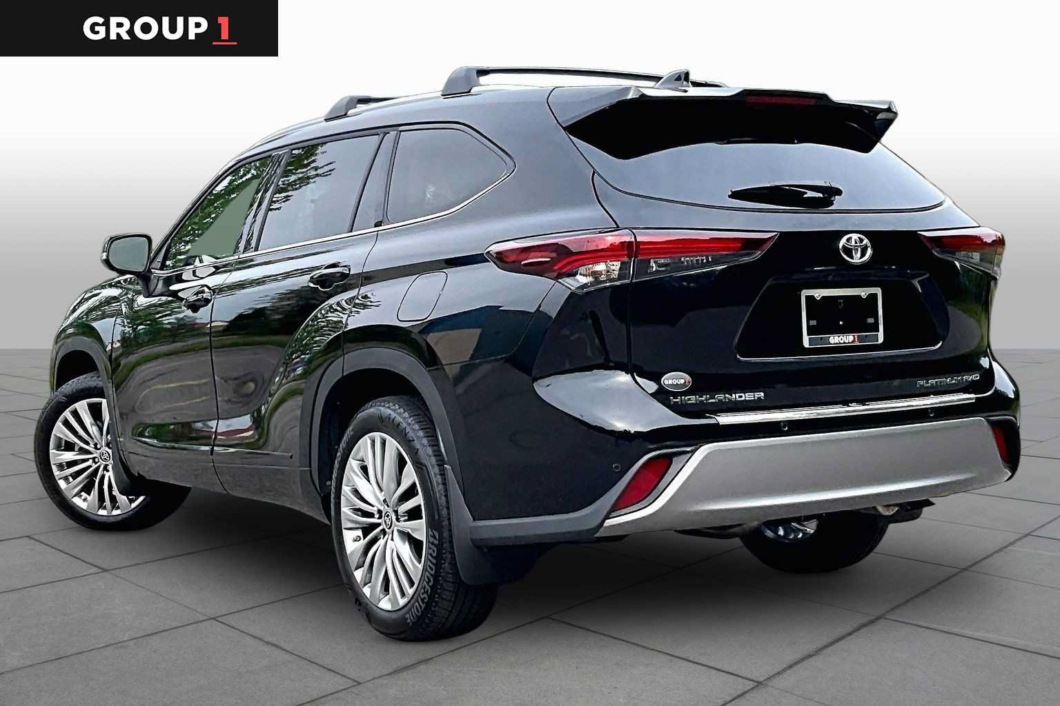 Certified 2025 Toyota Highlander Platinum AWD/4WD image 12