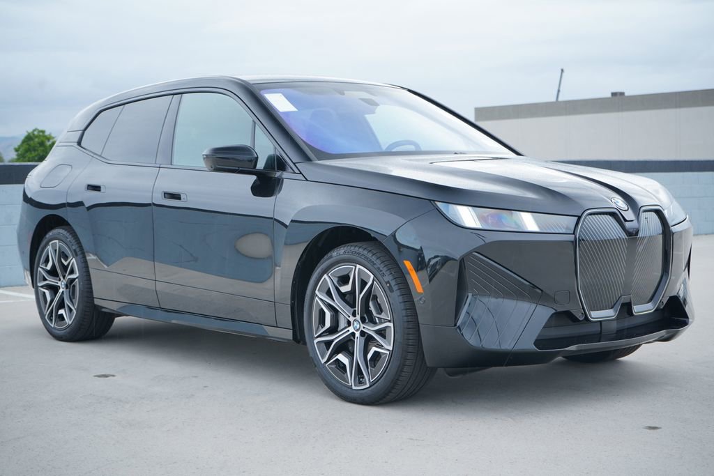 New 2026 BMW iX xDrive60 image 3