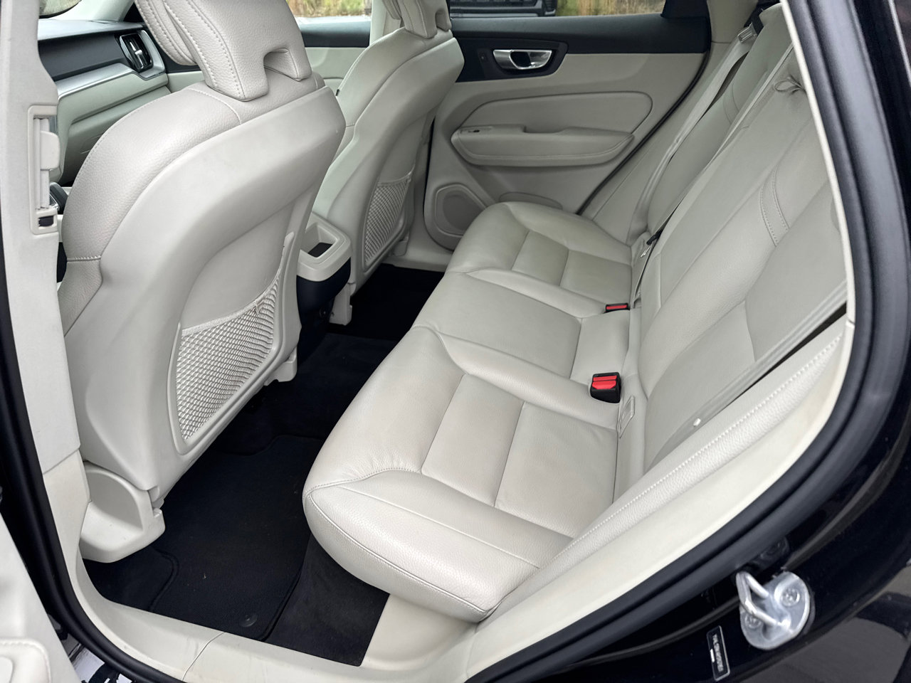 Used 2024 Volvo XC60 B5 Core image 21