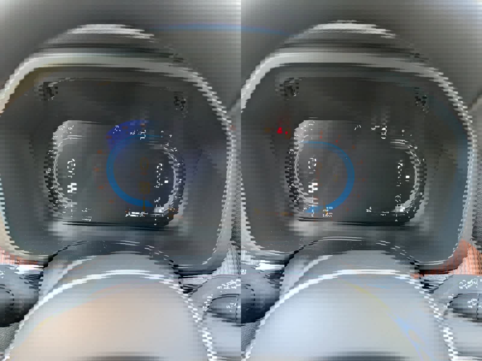 Used 2023 Volvo XC60 B5 Plus image 27