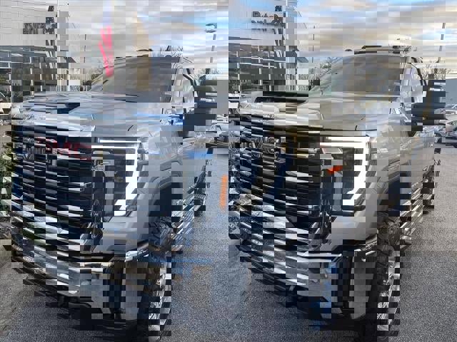 Used 2025 GMC Sierra 2500 SLE image 6