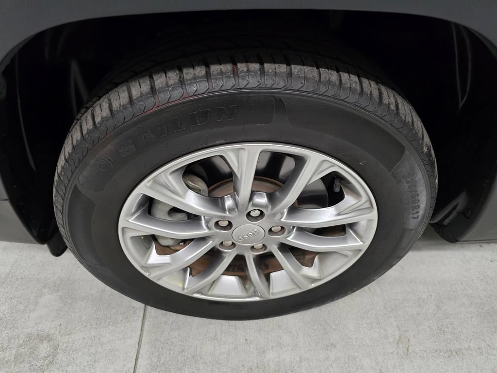 Certified 2022 Jeep Cherokee Latitude Lux FWD image 9