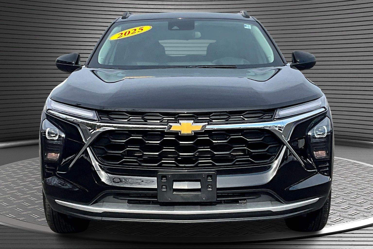 Used 2025 Chevrolet Trax LT w/ Driver Confidence Package FWD image 2